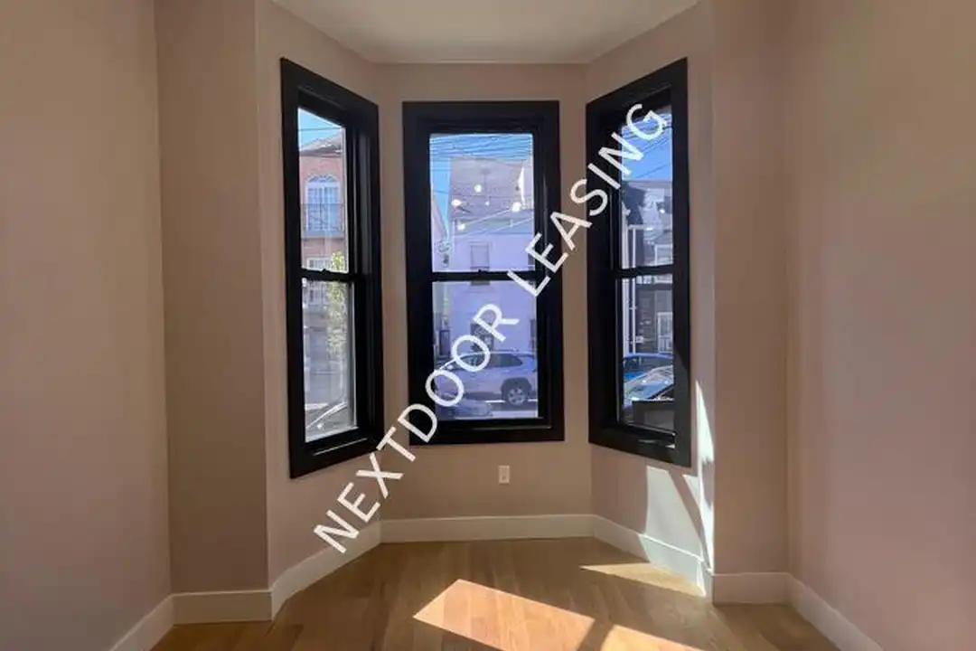 172 New York Ave - More