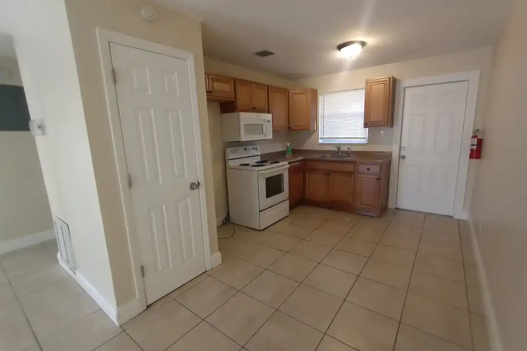 132 SW 12th Ave - View 5