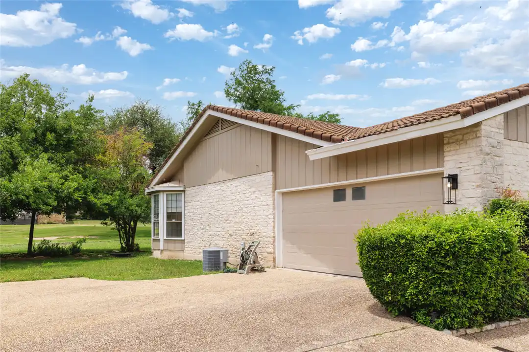 611 Lido St - View 2