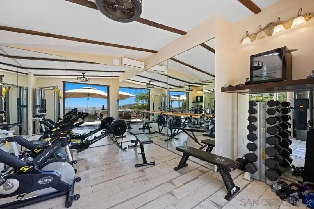 2643 Hidden Valley Rd – pohled 5