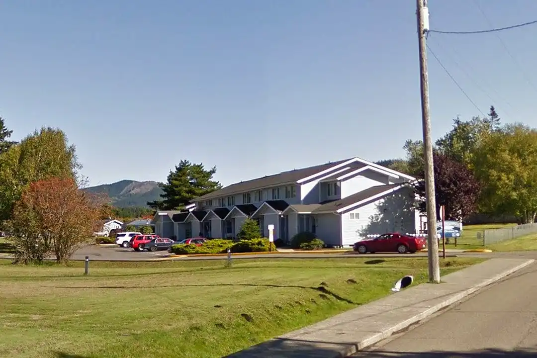 821 E Division St - View 2
