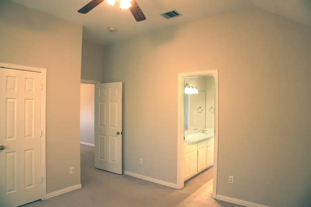 House in Plano - View 5