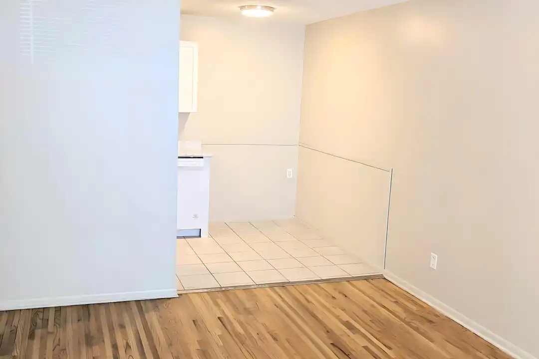 Apartment in Maplewood - View 3