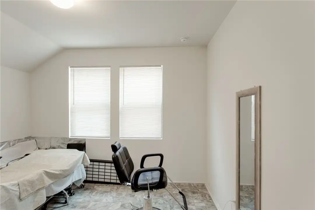 9109 Garnet Dr - More