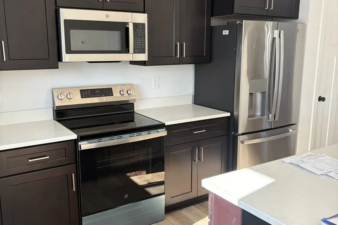 664 E Blf Cir – photo 1 of 16