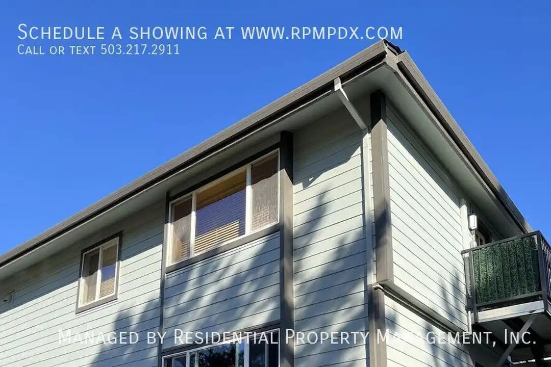5715 NE Sacramento St - View 2
