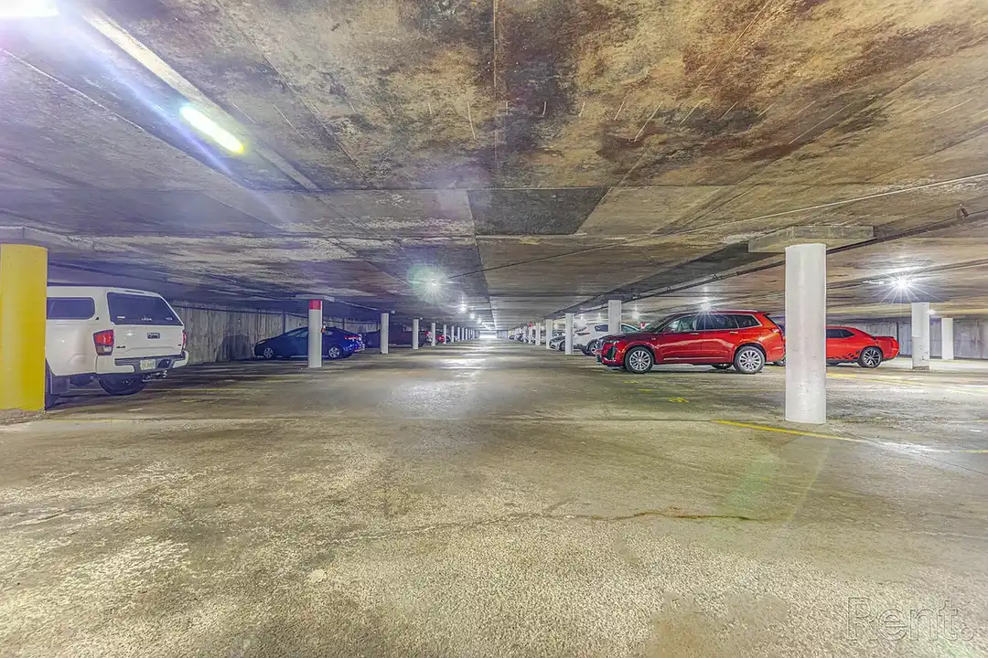 Victoria Plaza – photo 1 of 27