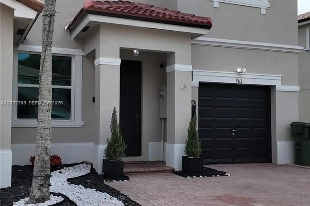 Apartment in Homestead - View 3