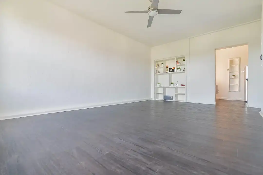 Apartment in Los Angeles, Los Feliz - View 2
