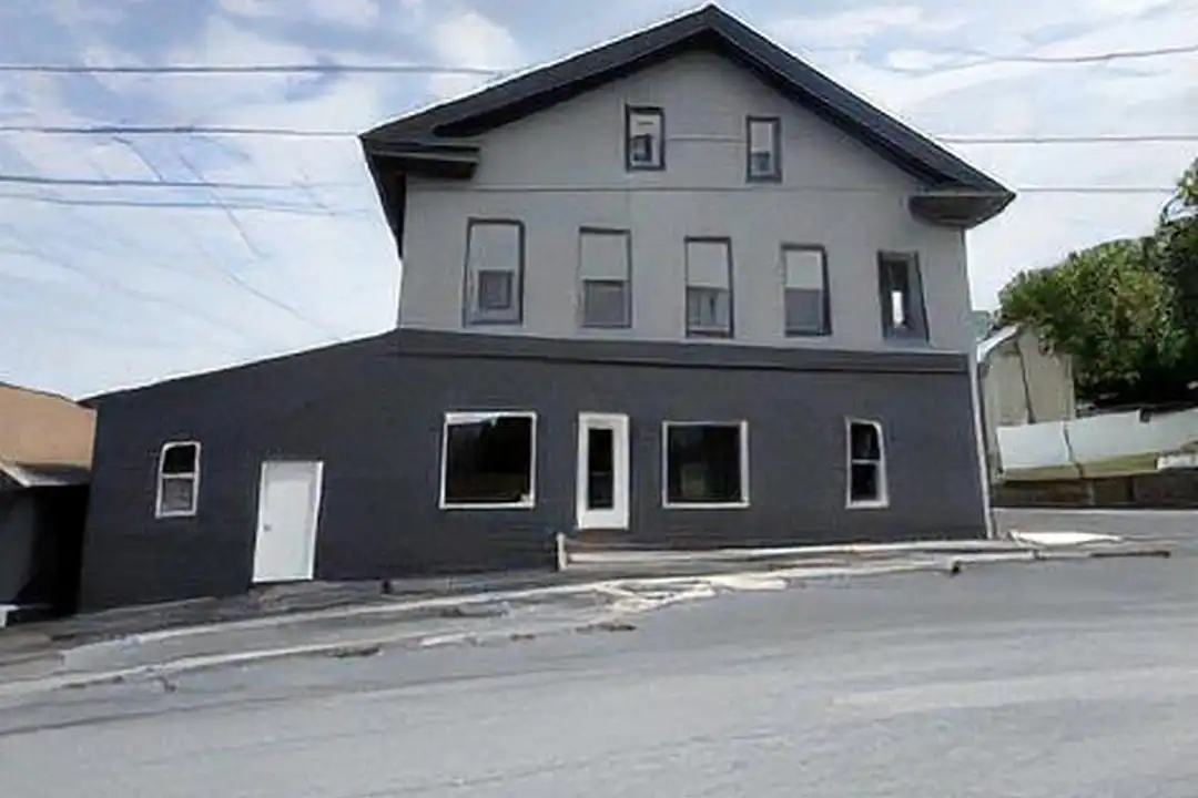 127 Susanna St – photo 1 of 12