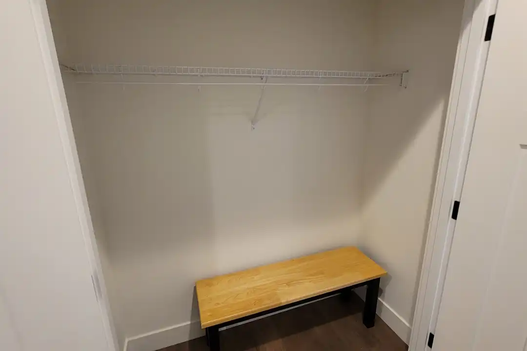 Apartment in Renton - View 4