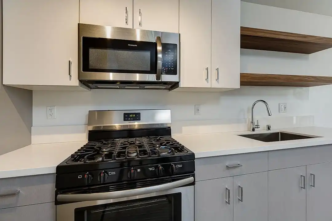 Apartment in Long Beach - View 4