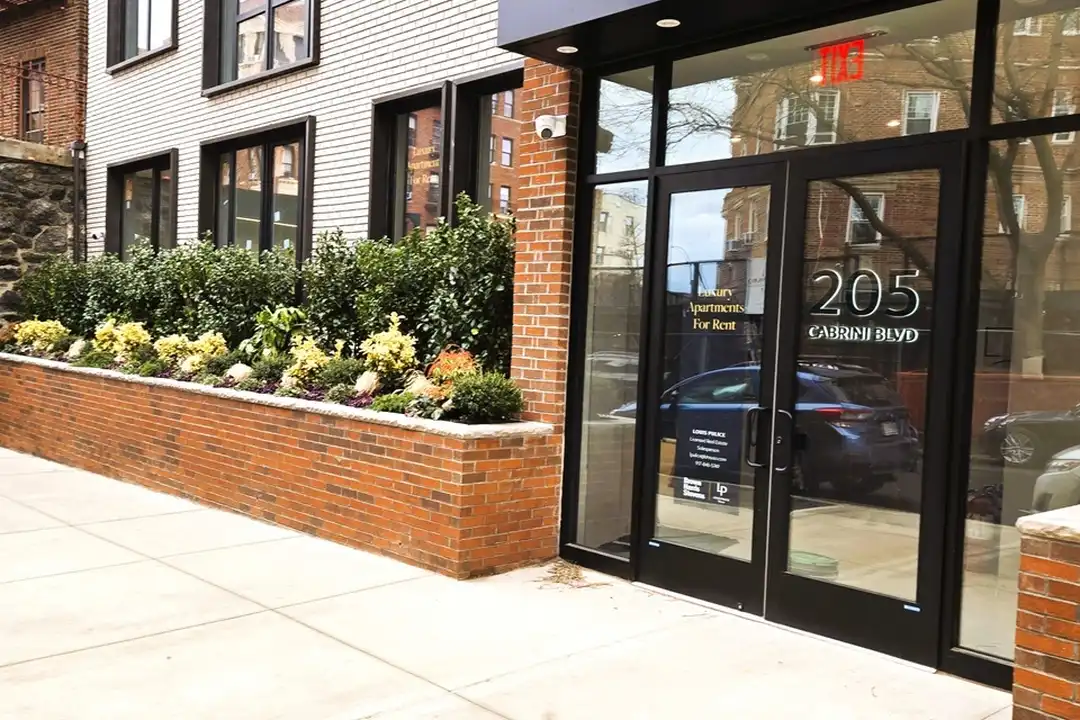 House in New York, Hudson Heights, Manhattan - View 2