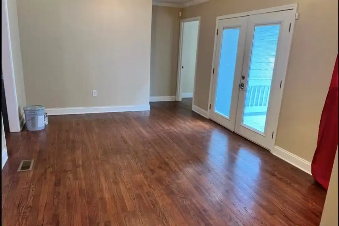 4807 S Main St - More