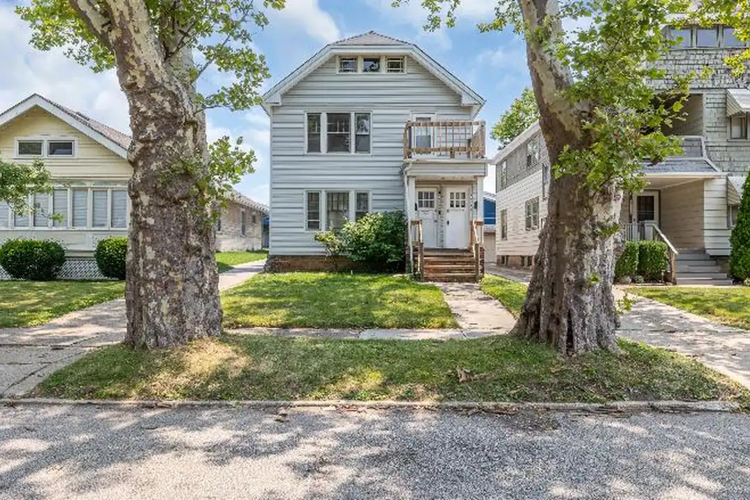 3565 W 120th St – photo 1