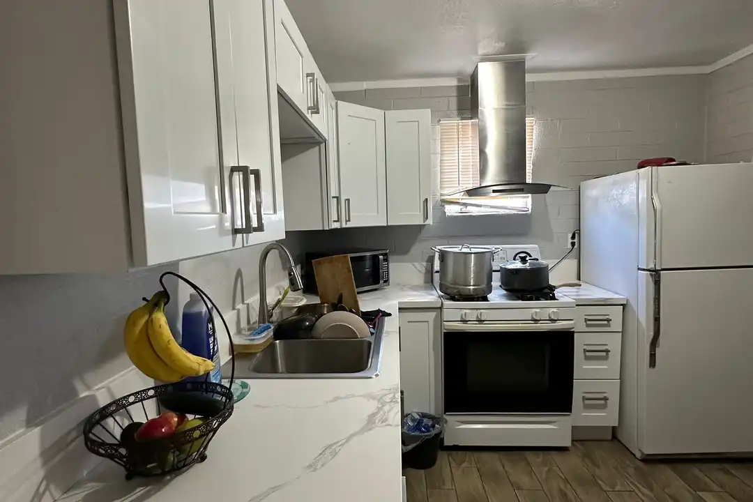 Apartment in Phoenix, Maryvale - More