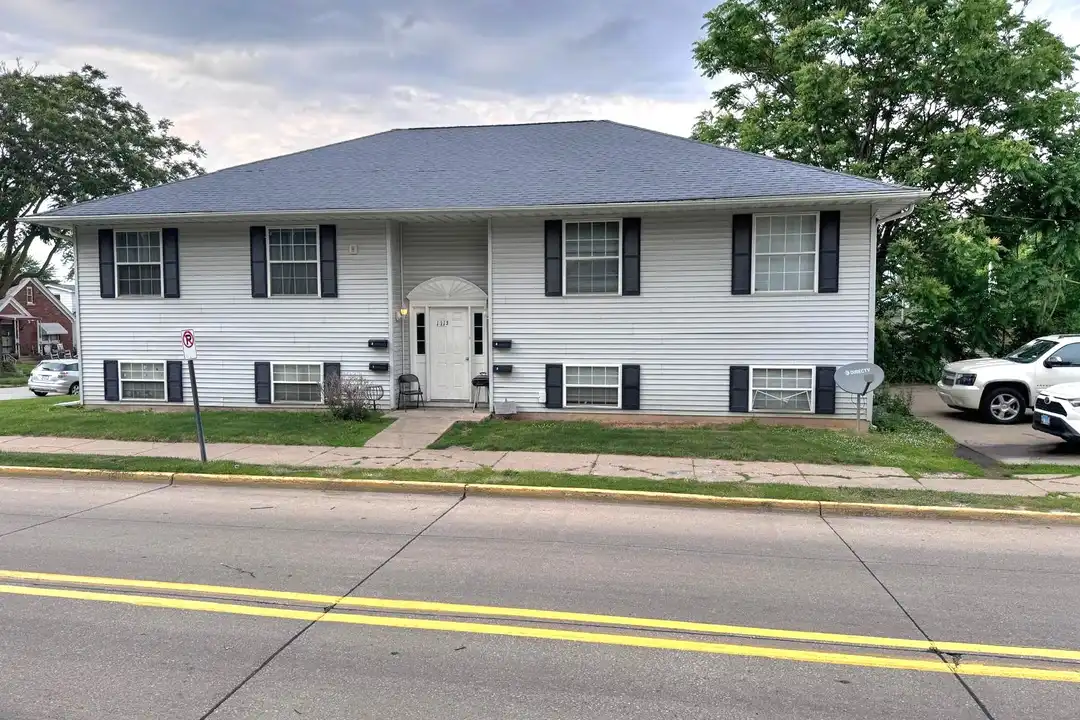 1113 2nd Ave unit 4 – photo 1 of 17