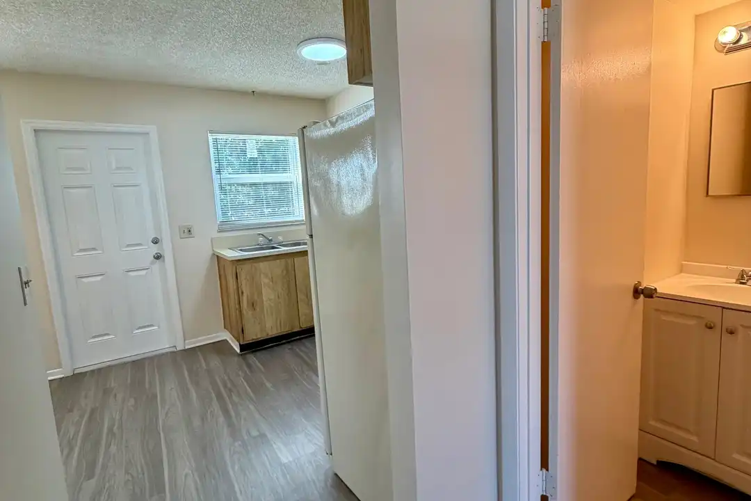 664 SW 35th St unit 3 - View 3
