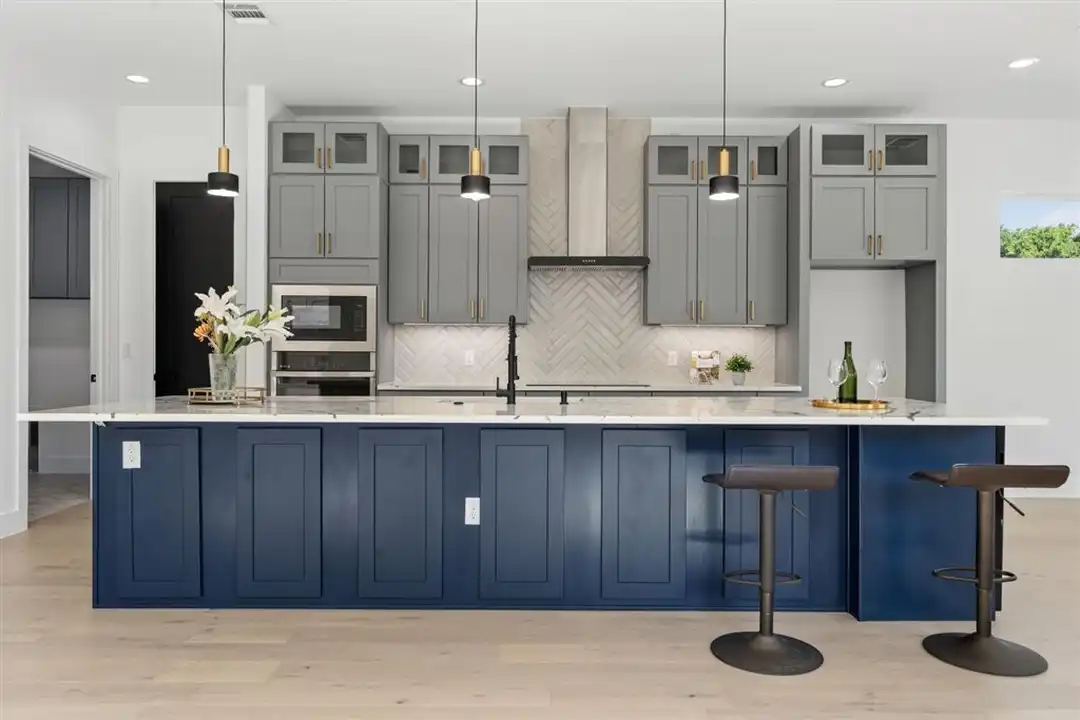501 Burton St E - View 6