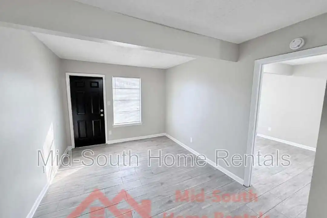 139 N Claybrook St unit 6 – pohled 4