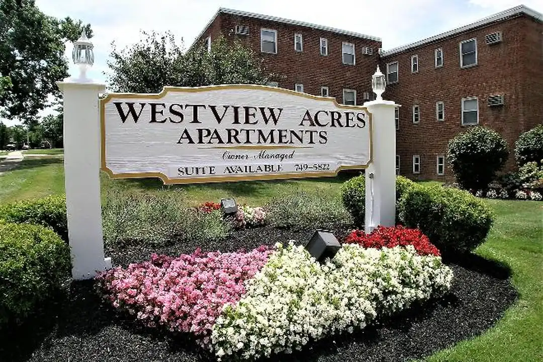 9755 Westview Dr – photo 1