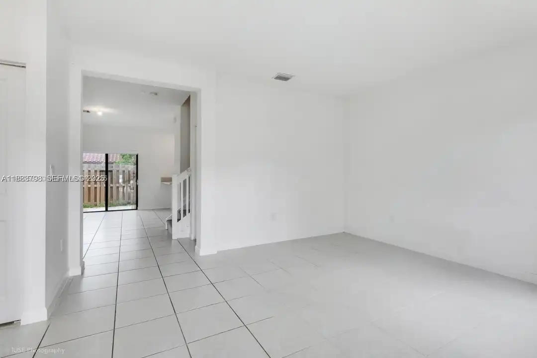 806 NE 211th St - View 4