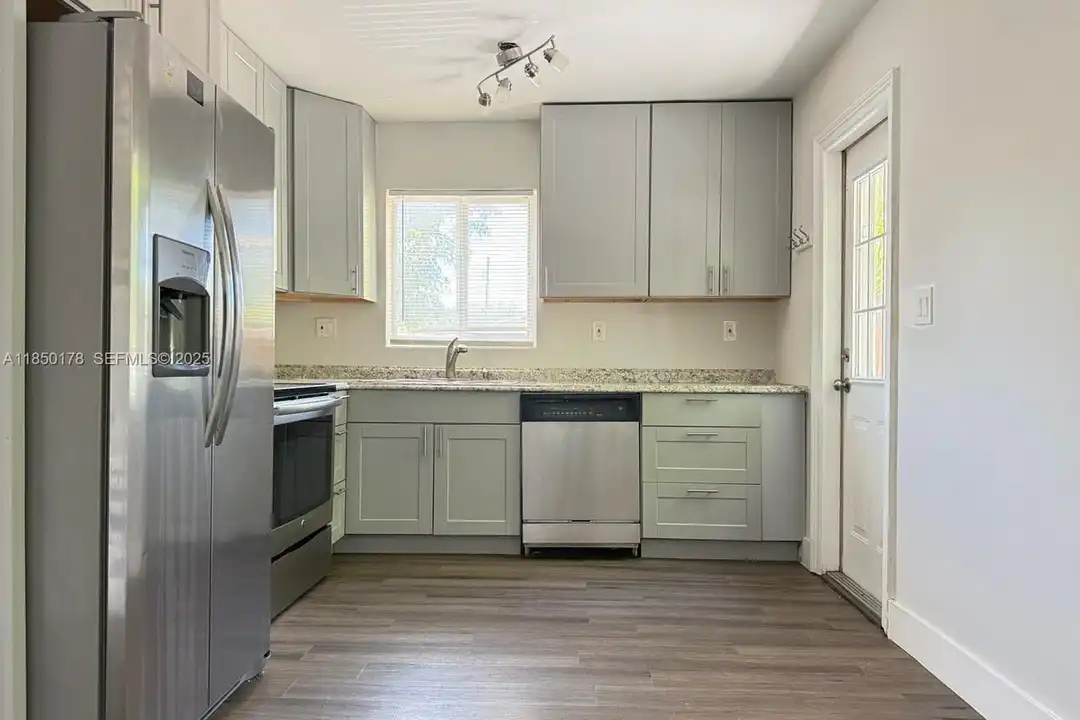 600 NW 18th Ave unit #E - View 2