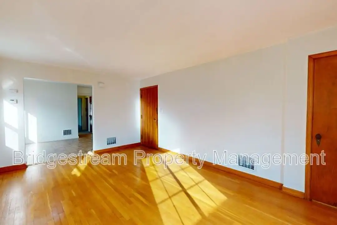 1413 Old Ln Ave unit 3 – photo 1