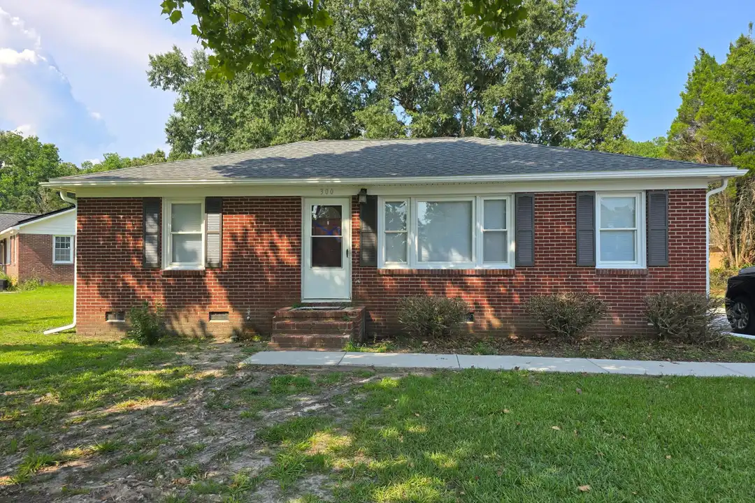 300 Mary Scott Dr – photo 1