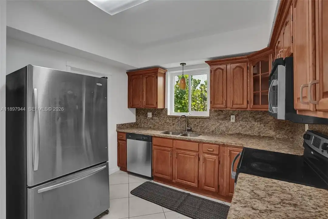 8851 Byron Ave - View 6