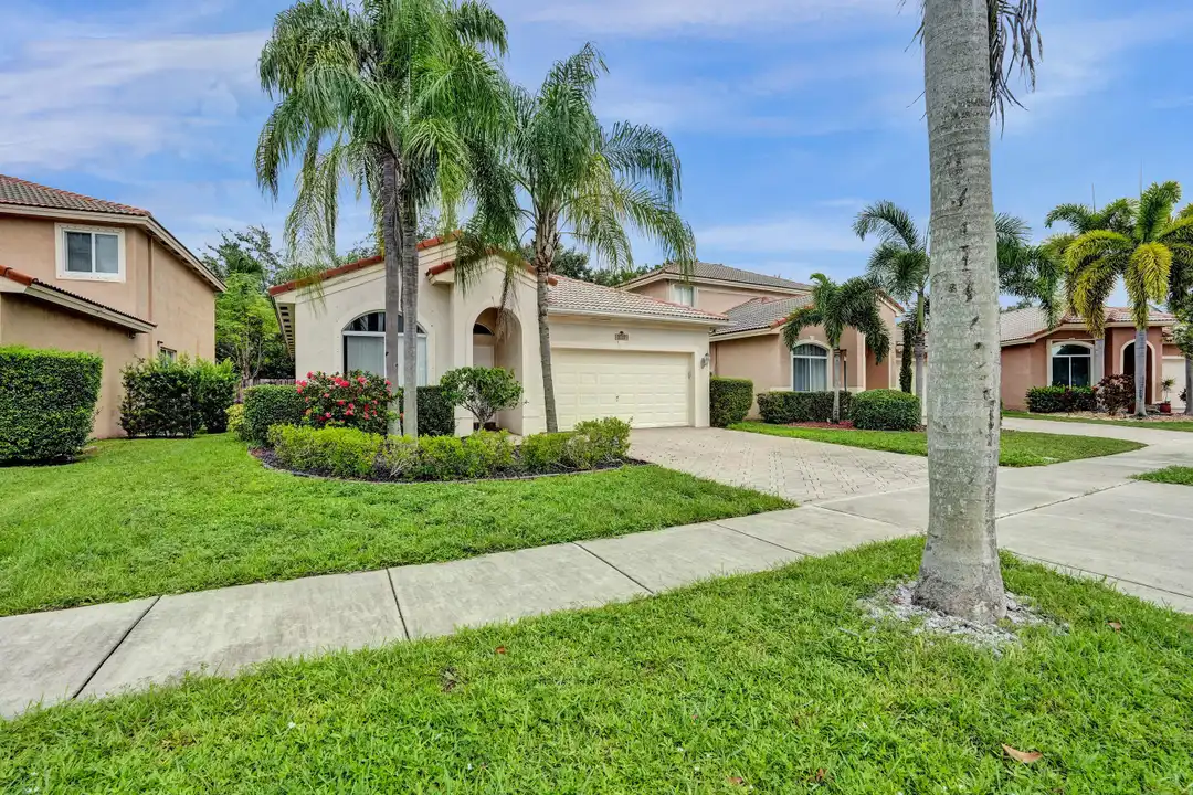 House in Coconut Creek - More