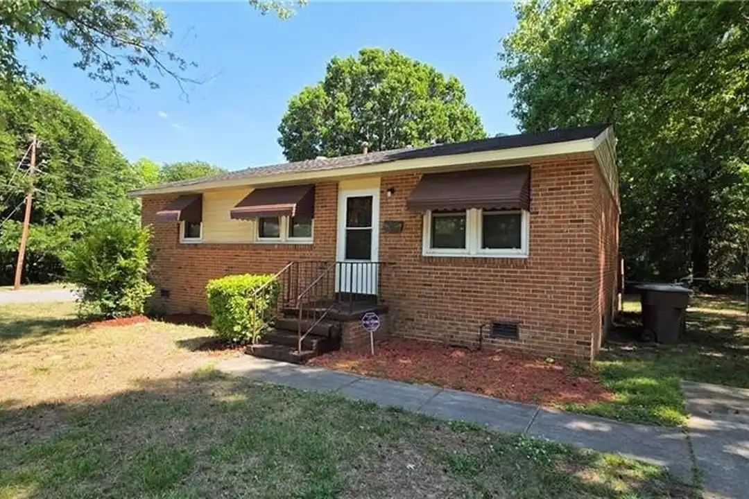 2206 Bothwell St - View 6
