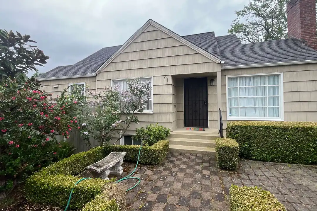 4406 29th Ave W - View 2
