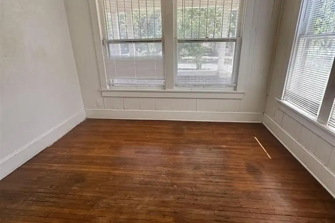 1104 Polk St - View 4