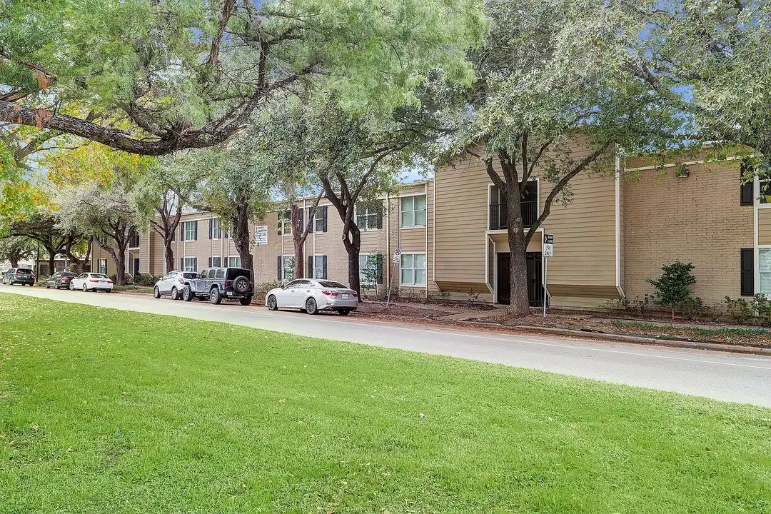 835 Heights – photo 1