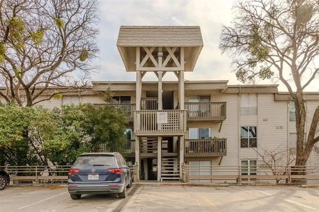 Apartment in Dallas - View 2
