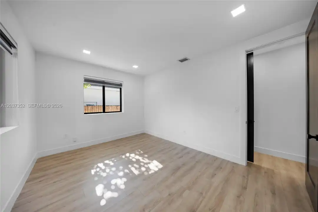 365 Fairway Dr - View 4