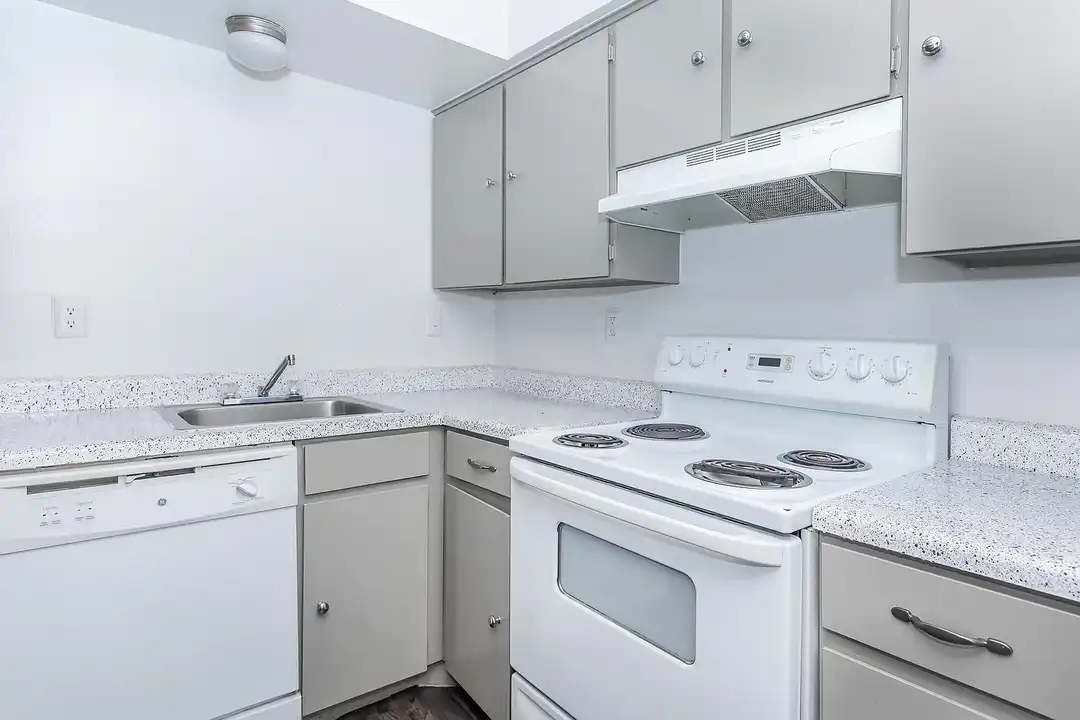 Bayou Park Apartments – photo 1