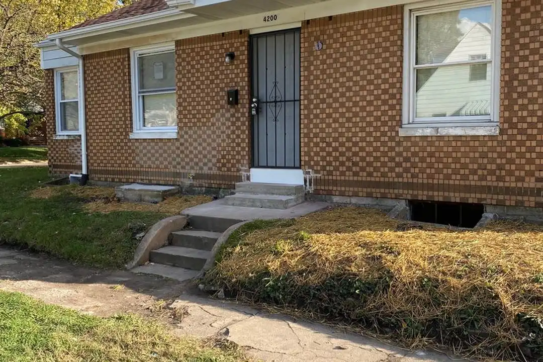 4200 Van Buren St – photo 1