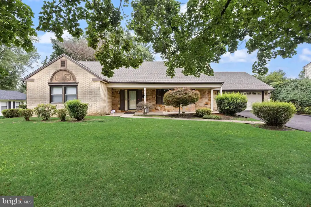10 Traynor Ln – photo 1 of 28