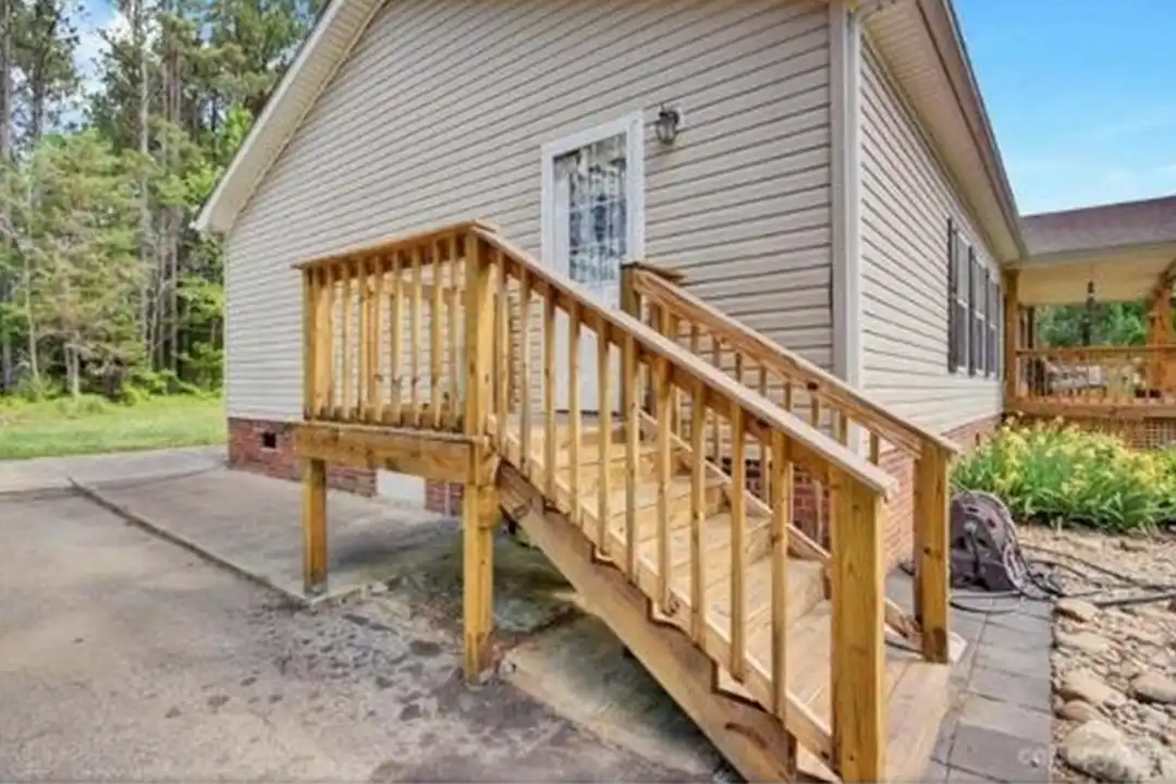 2805 Sweeping Pine Dr - More