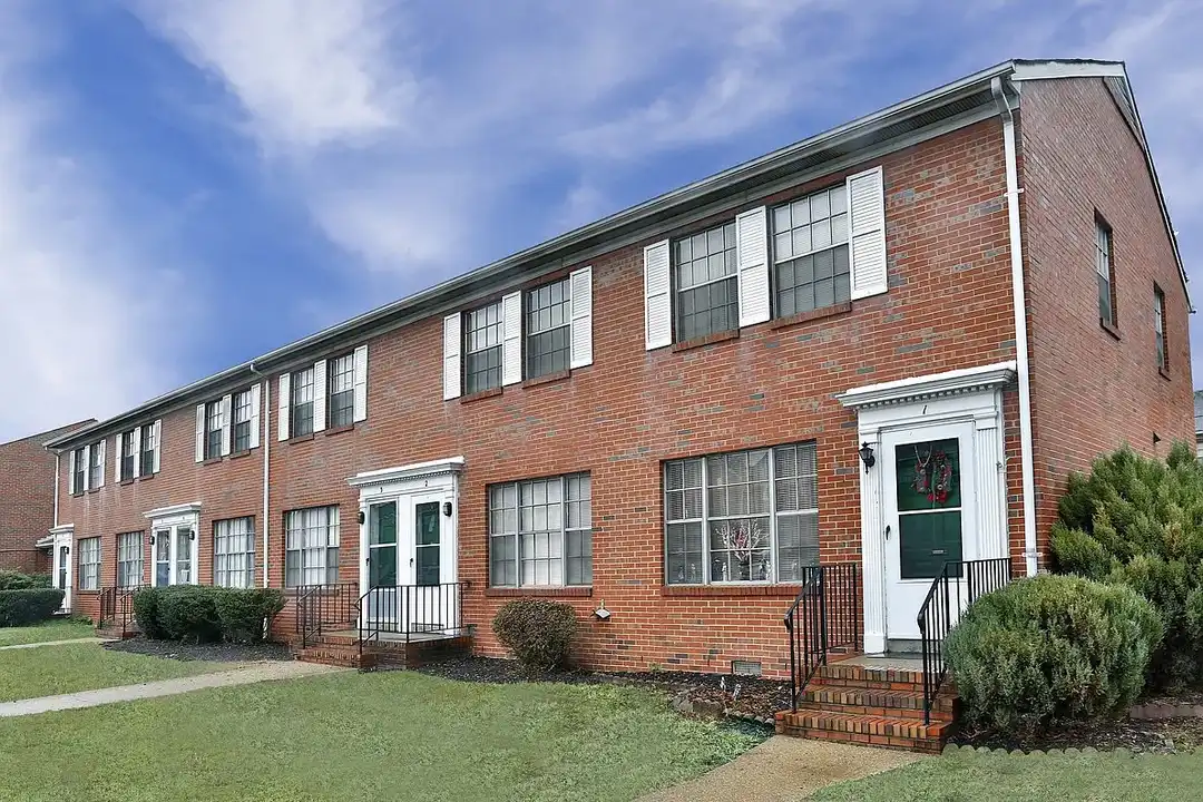 Townhouses of Chesterfield II – photo 1
