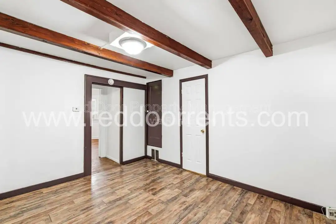 408 N Oakland Ave unit A - Više