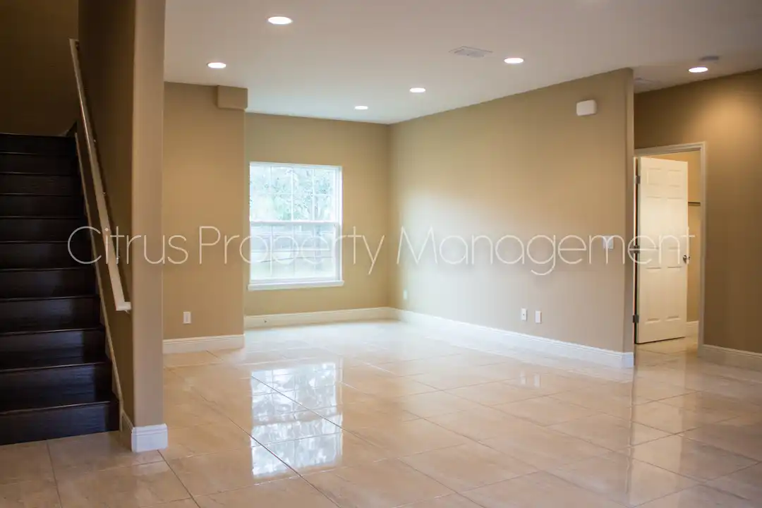 2419 S Shine Ave – pohled 3