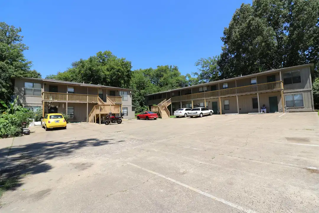 820 Columbia Ave – photo 1 of 9