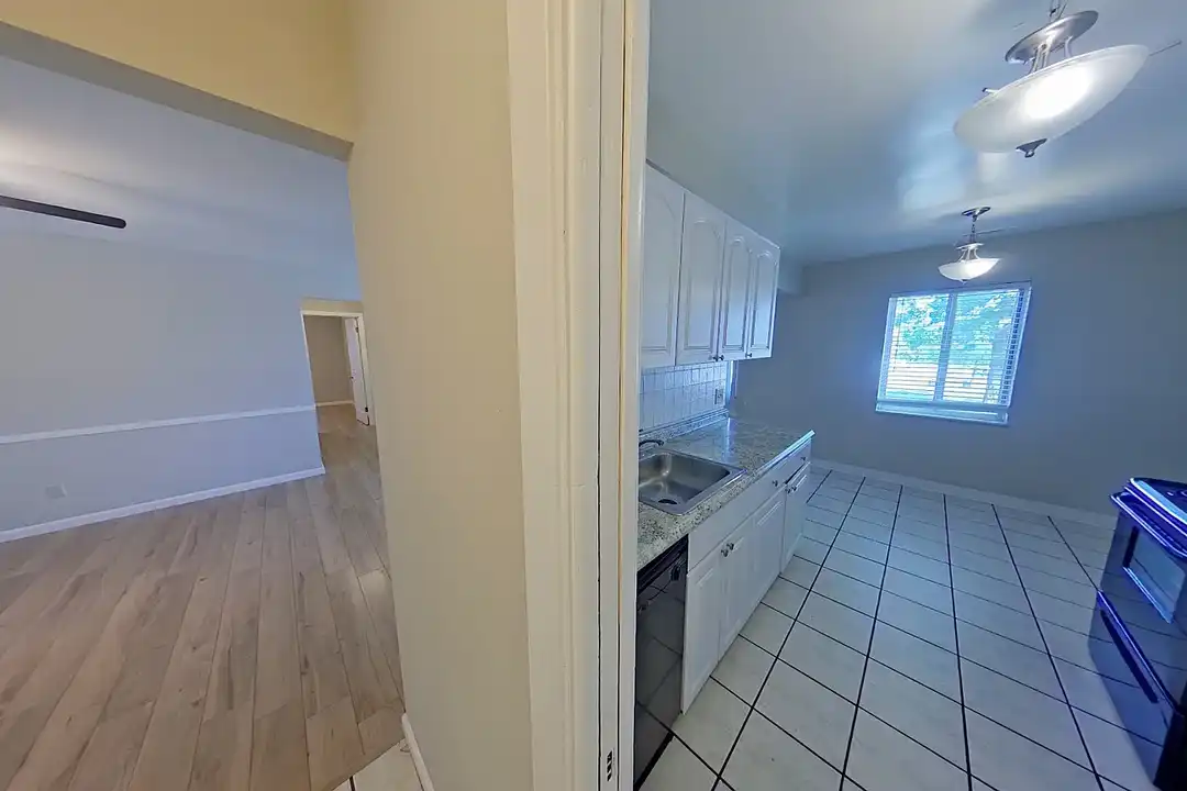 Twin Oaks Apartments – photo 1