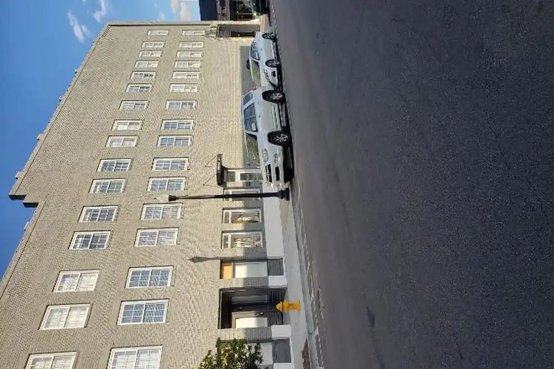300 Laurel St - View 5