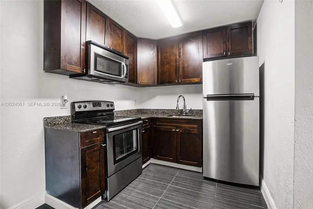 37 SW 14th St #10 - View 4