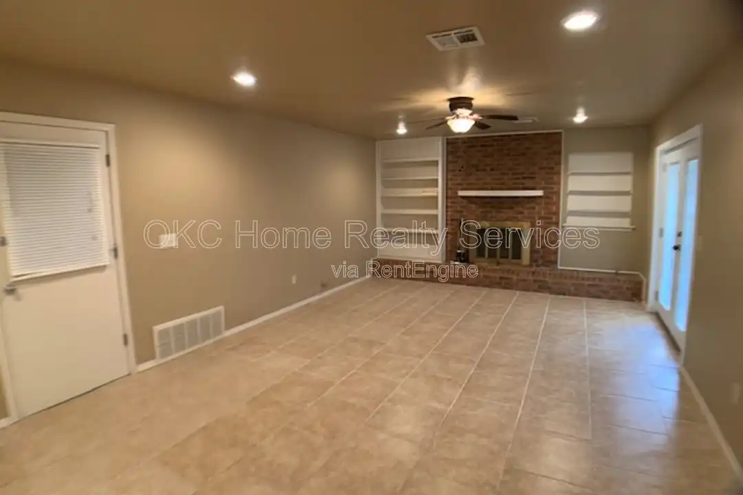 5809 NW 62nd St - View 2