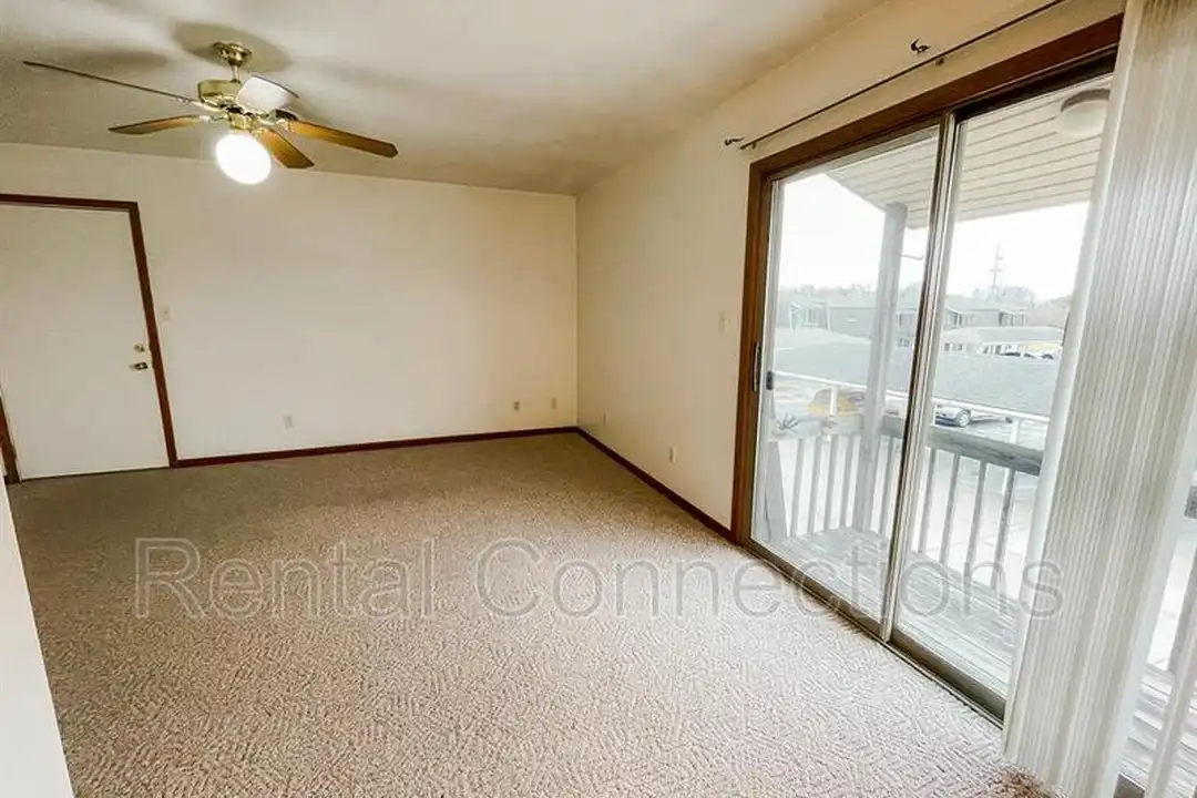 500 E College St unit B4